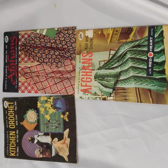 1959 1961 and 1964 vintage coats and clerks knit and crochet paperback booklets - Picture 1 of 8